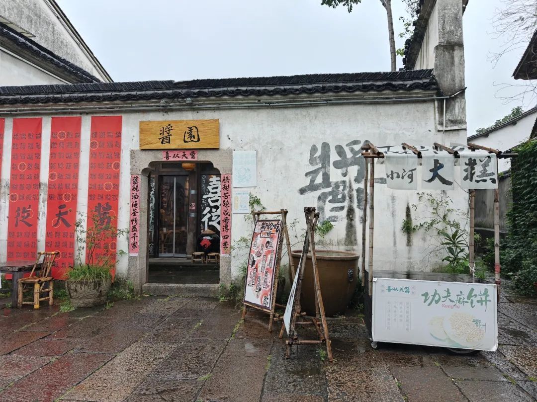 再次爆火!杭州这条小巷每天排队!地图上搜不到,但名字都听过... 再次爆火!杭州这条小巷每天排队!地图上搜不到,但名字都听过...