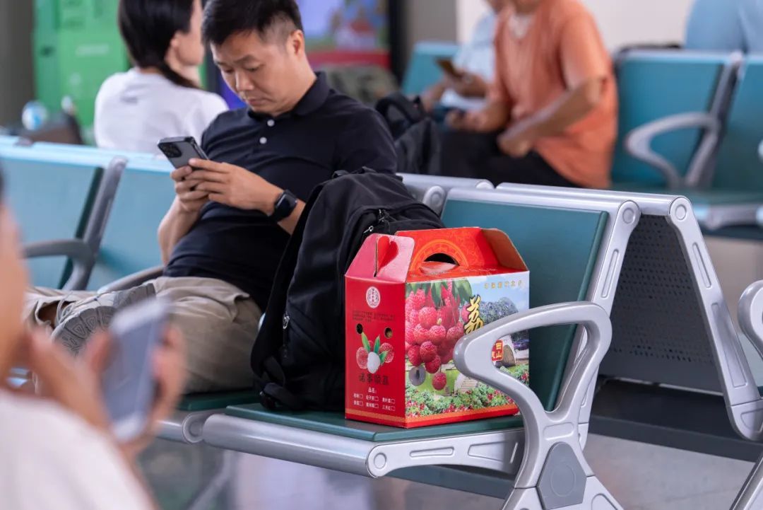 安检仪上怎么过去好多“圆球球”? 安检仪上怎么过去好多“圆球球”?