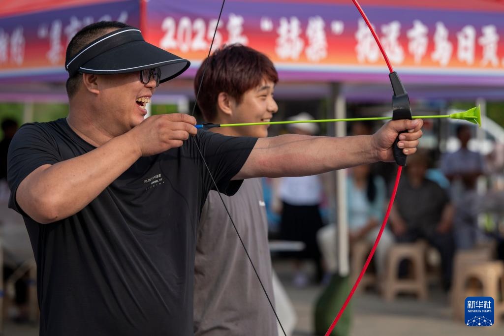 在“华夏东极”体验赫哲族集市 在“华夏东极”体验赫哲族集市