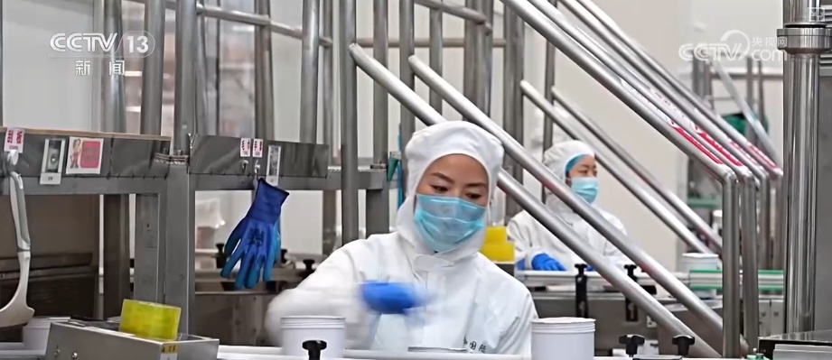 茶饮店跨界卖“菜”一杯难求成新宠 解码“以茶会友”具象化“新”表达 茶饮店跨界卖“菜”一杯难求成新宠 解码“以茶会友”具象化“新”表达