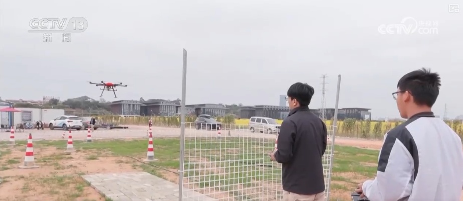 “空中疆域”化身新质生产力“试验场” 低空经济“飞入”千行百业“翱翔”出新机遇 “空中疆域”化身新质生产力“试验场” 低空经济“飞入”千行百业“翱翔”出新机遇