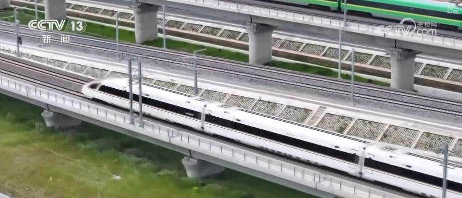 缩短时空距离!“复兴号”经停县级小镇 | 120秒解锁暑运新亮点 缩短时空距离!“复兴号”经停县级小镇 | 120秒解锁暑运新亮点