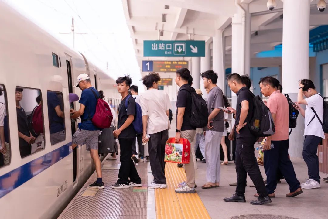 安检仪上怎么过去好多“圆球球”? 安检仪上怎么过去好多“圆球球”?