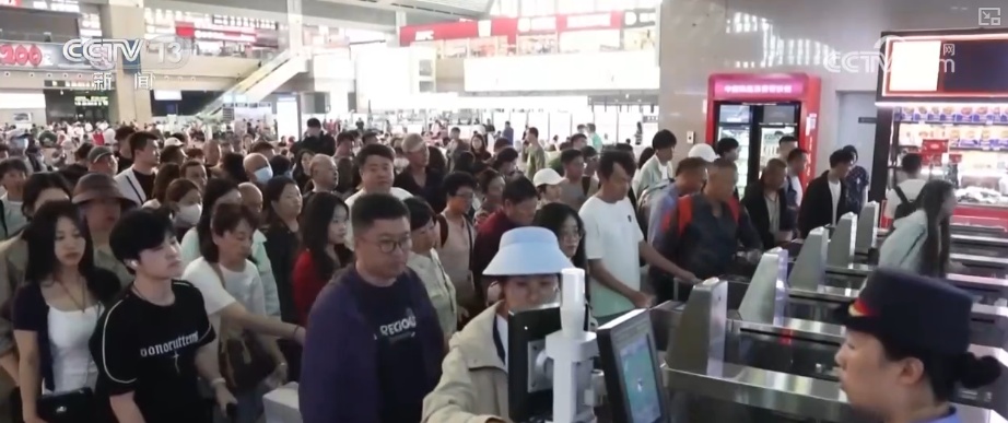 缩短时空距离!“复兴号”经停县级小镇 | 120秒解锁暑运新亮点 缩短时空距离!“复兴号”经停县级小镇 | 120秒解锁暑运新亮点