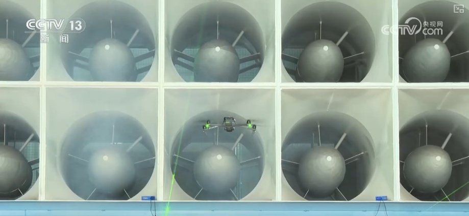 “空中疆域”化身新质生产力“试验场” 低空经济“飞入”千行百业“翱翔”出新机遇 “空中疆域”化身新质生产力“试验场” 低空经济“飞入”千行百业“翱翔”出新机遇