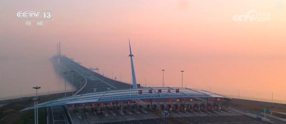 自动驾驶、智慧港口、智能航运……交通运输新装备新技术向“智”向“新” 自动驾驶、智慧港口、智能航运……交通运输新装备新技术向“智”向“新”