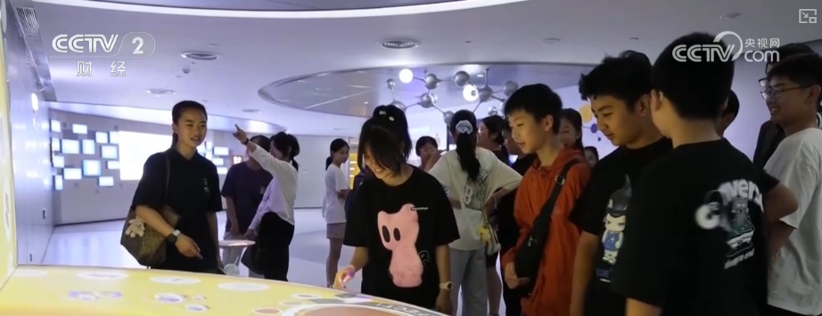 工业美学“硬核气质”出圈释放文旅新空间 全新体验激活消费活力 工业美学“硬核气质”出圈释放文旅新空间 全新体验激活消费活力