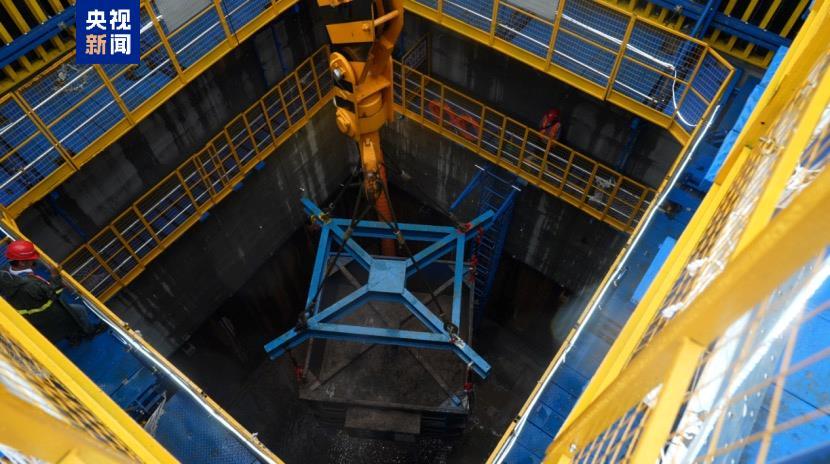 汉南长江大桥北锚碇沉井首次下沉到位 汉南长江大桥北锚碇沉井首次下沉到位