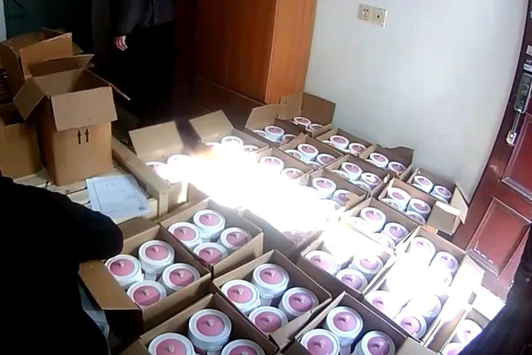 警方查处2万余瓶“笑气”!22人被刑拘! 警方查处2万余瓶“笑气”!22人被刑拘!