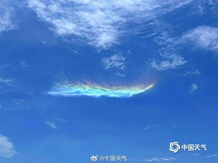上海天空出现日晕和环地平弧景观 明亮绚丽