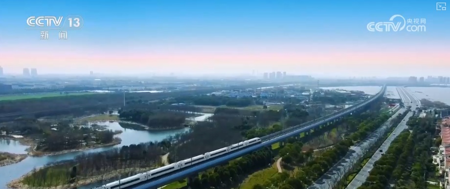 缩短时空距离!“复兴号”经停县级小镇 | 120秒解锁暑运新亮点 缩短时空距离!“复兴号”经停县级小镇 | 120秒解锁暑运新亮点