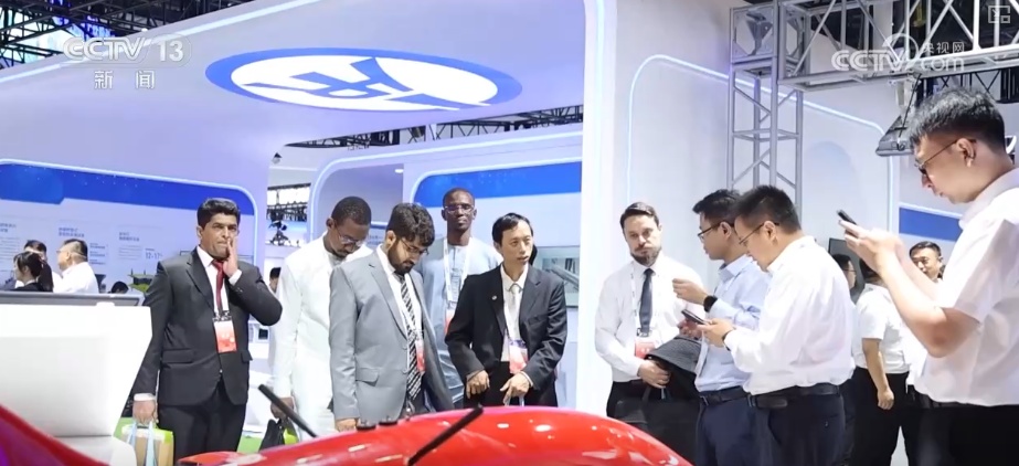 自动驾驶、智慧港口、智能航运……交通运输新装备新技术向“智”向“新” 自动驾驶、智慧港口、智能航运……交通运输新装备新技术向“智”向“新”