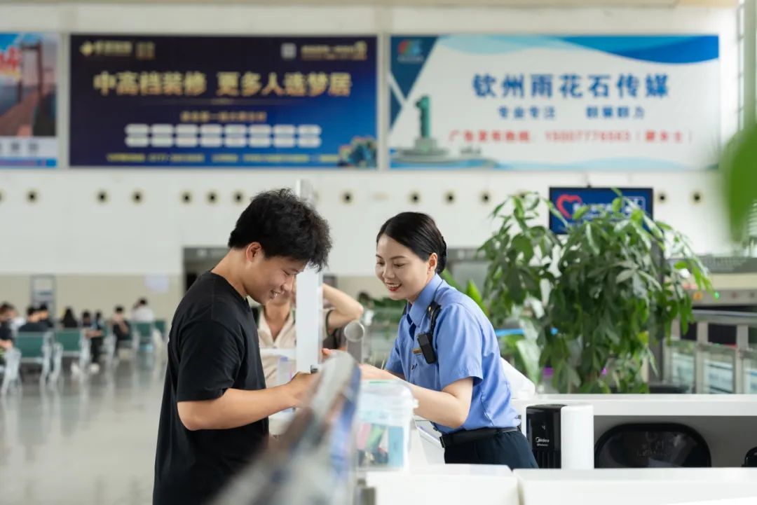 安检仪上怎么过去好多“圆球球”? 安检仪上怎么过去好多“圆球球”?