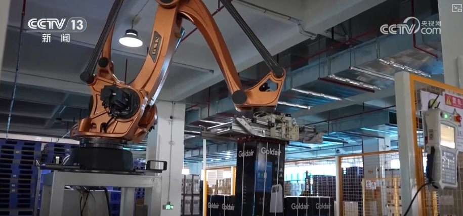 “巧思+科技”成亮点!从“小玩意儿”到“巨无霸”中国“降温神器”走俏海外 “巧思+科技”成亮点!从“小玩意儿”到“巨无霸”中国“降温神器”走俏海外