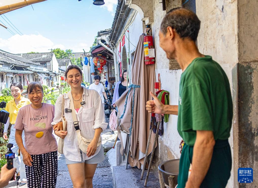 女英雄回“家” 女英雄回“家”