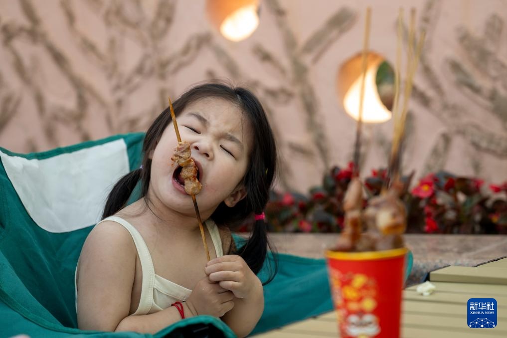 在“华夏东极”体验赫哲族集市 在“华夏东极”体验赫哲族集市