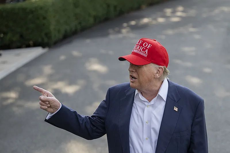 再次反目!特朗普威胁驱逐马斯克,特斯拉一夜蒸发超3900亿元 再次反目!特朗普威胁驱逐马斯克,特斯拉一夜蒸发超3900亿元