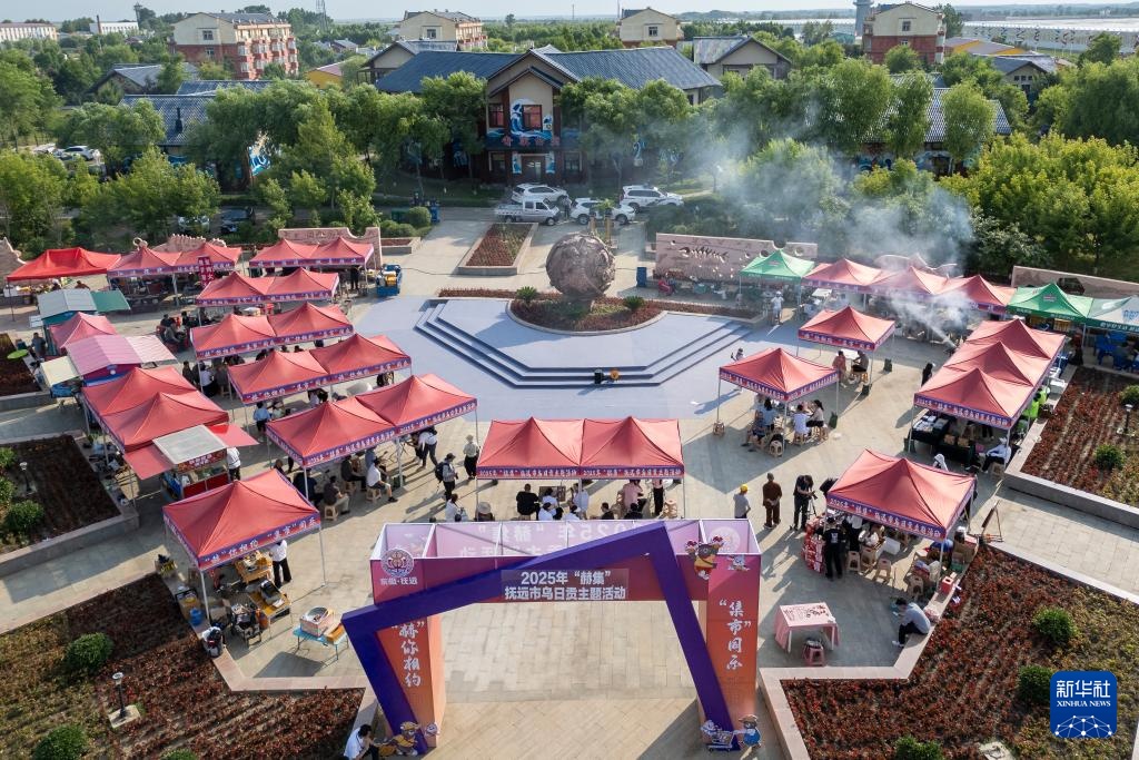 在“华夏东极”体验赫哲族集市 在“华夏东极”体验赫哲族集市