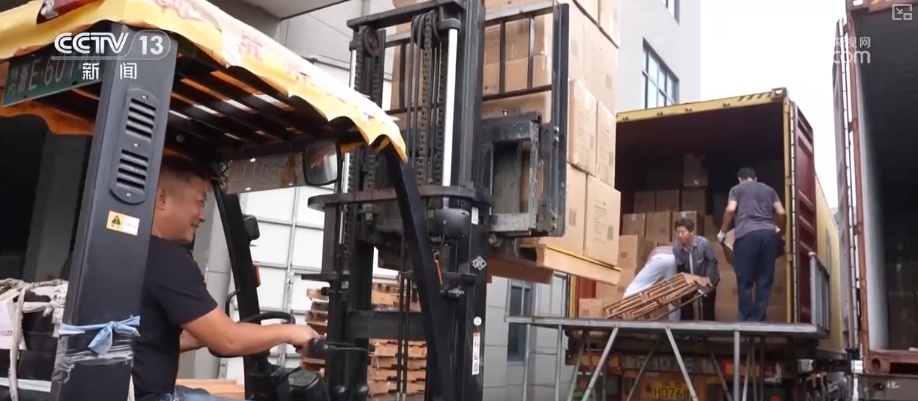 “巧思+科技”成亮点!从“小玩意儿”到“巨无霸”中国“降温神器”走俏海外 “巧思+科技”成亮点!从“小玩意儿”到“巨无霸”中国“降温神器”走俏海外