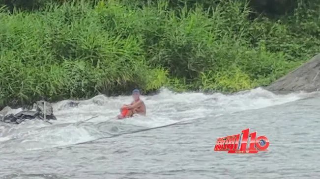 惊险!福州一男子被困江中,“好几次我整个人都被完全淹没” 惊险!福州一男子被困江中,“好几次我整个人都被完全淹没”