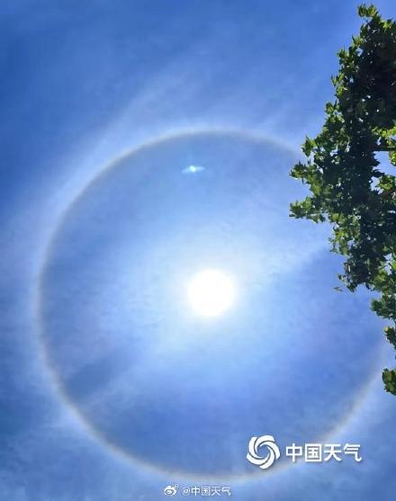 上海天空出现日晕和环地平弧景观 明亮绚丽