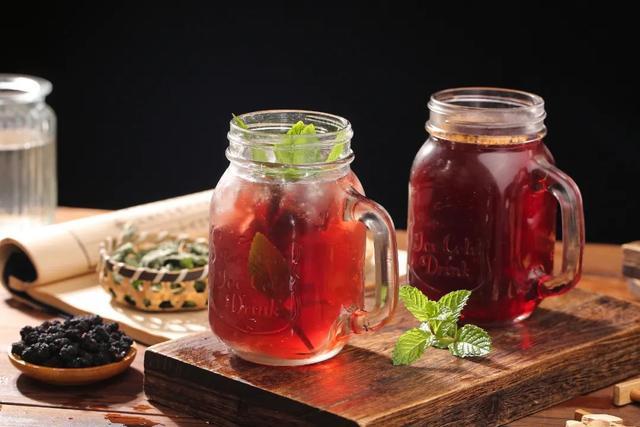 一动就出汗的人，是身体虚？可能得排查一下这4种病！