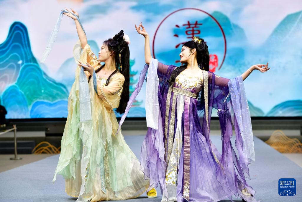 中国之城丨山东菏泽：黄河臂弯里的水韵花城