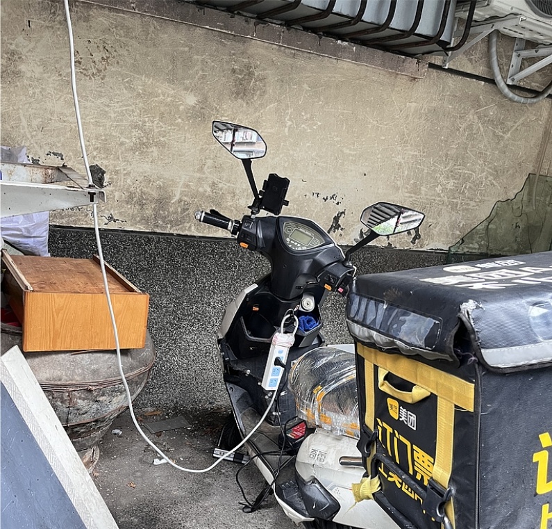 又是电瓶车“飞线”充电起火！一户人家1死2伤！车主已刑拘