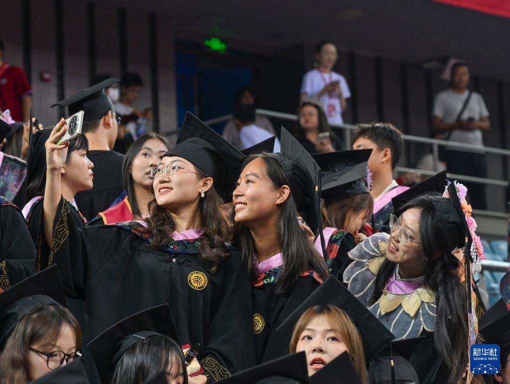 北京大学2025年本科生毕业典礼暨学位授予仪式举行 北京大学2025年本科生毕业典礼暨学位授予仪式举行