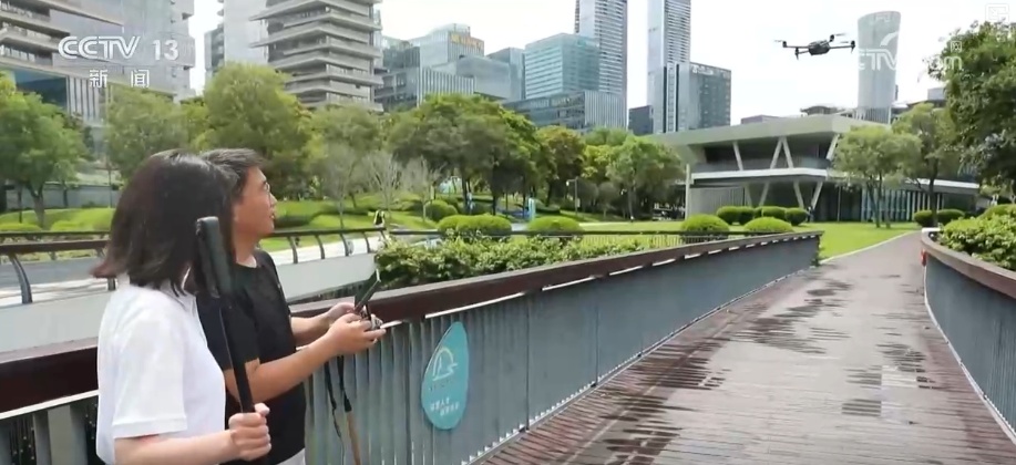 “设备+软件+内容”解锁新“视”界 中国智造脱颖而出“圈粉”海外消费者 “设备+软件+内容”解锁新“视”界 中国智造脱颖而出“圈粉”海外消费者