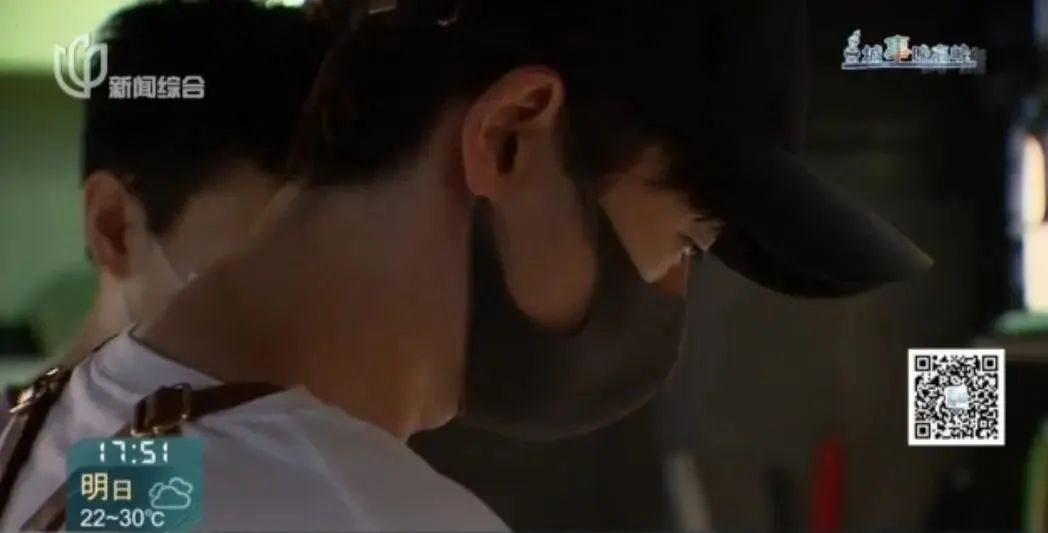 突然爆火！知名男歌手一到上海就直奔这里！很多人看后眼角泛红...