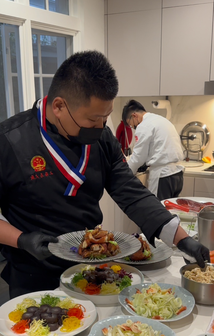 从摆地摊到月营业额八十万,山东小伙成为江浙沪私厨“黑马” 从摆地摊到月营业额八十万,山东小伙成为江浙沪私厨“黑马”