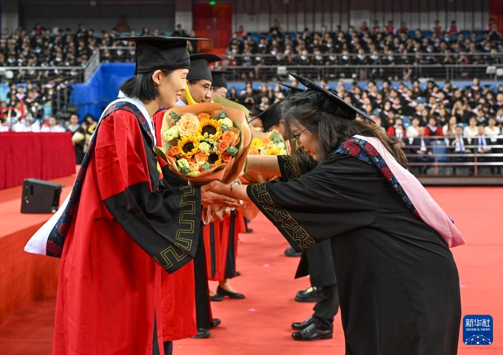 北京大学2025年本科生毕业典礼暨学位授予仪式举行 北京大学2025年本科生毕业典礼暨学位授予仪式举行