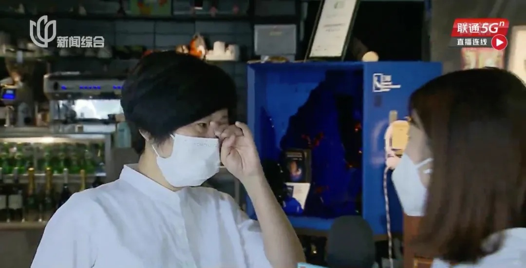 突然爆火！知名男歌手一到上海就直奔这里！很多人看后眼角泛红...