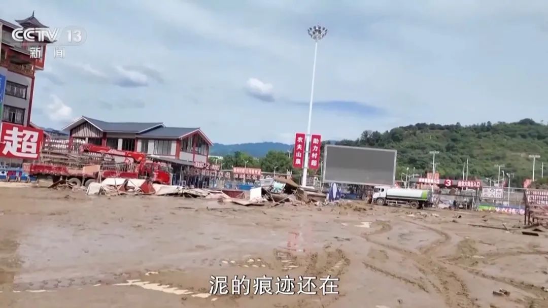 贵州榕江“村超”球场的灯,再次点亮! 贵州榕江“村超”球场的灯,再次点亮!