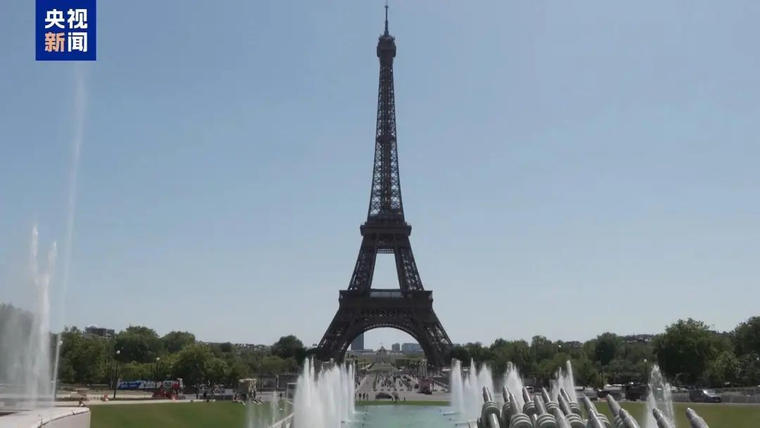 埃菲尔铁塔,被热弯了… 埃菲尔铁塔,被热弯了…