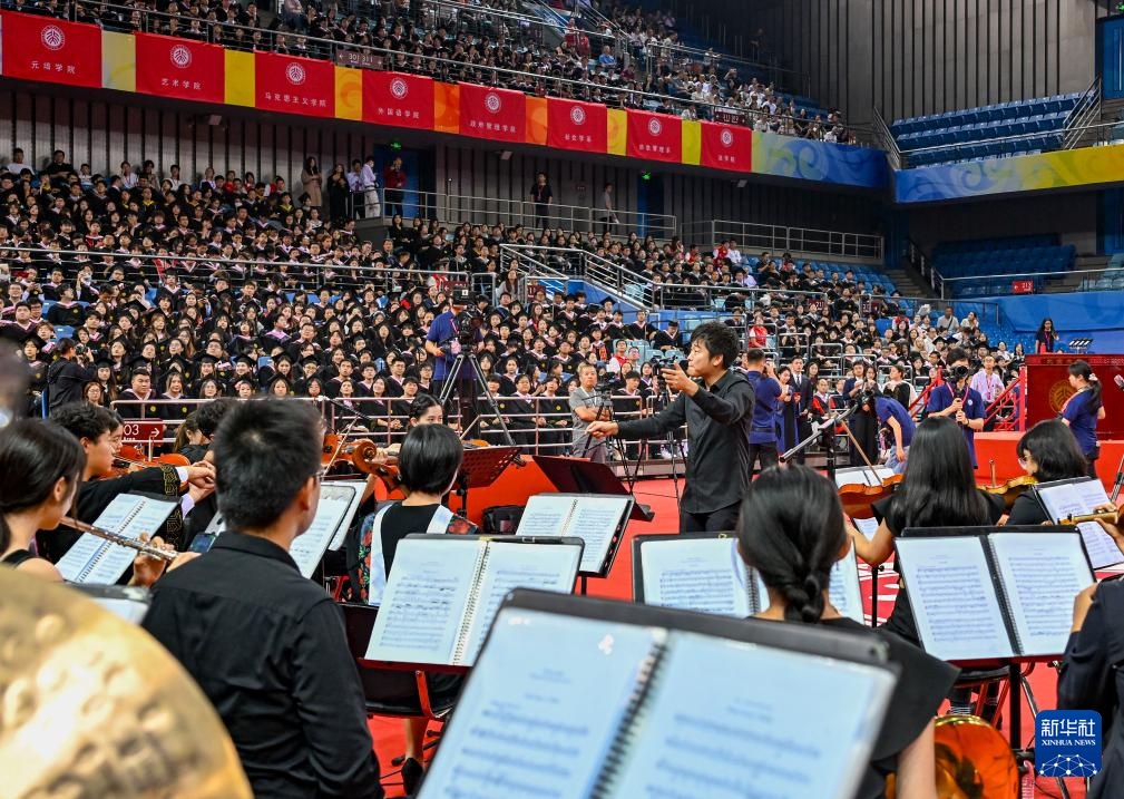 北京大学2025年本科生毕业典礼暨学位授予仪式举行 北京大学2025年本科生毕业典礼暨学位授予仪式举行