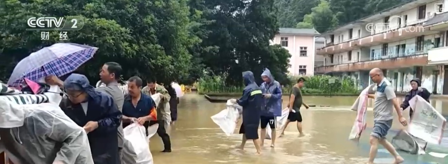 多方协力加大货源组织 关注雨情汛情变化 保障百姓生活必需品市场供应