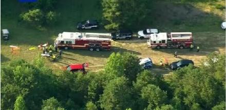 美国一载有15人小型飞机坠毁 至少5人受伤 美国一载有15人小型飞机坠毁 至少5人受伤