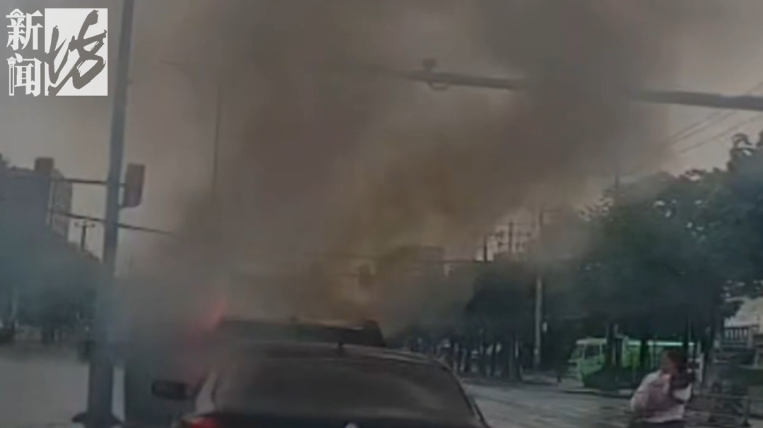 事发上海街头!母亲紧急抱出孩子!近期特别注意 事发上海街头!母亲紧急抱出孩子!近期特别注意