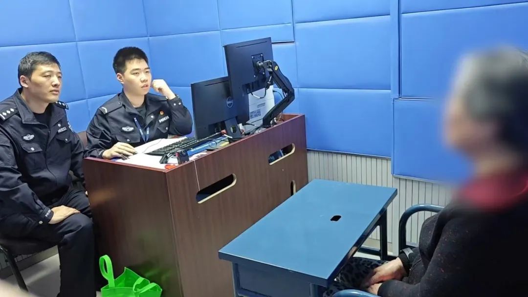 上海宝山警方全链条捣毁两个集“收、配、贩、销”一体的医保诈骗团伙 上海宝山警方全链条捣毁两个集“收、配、贩、销”一体的医保诈骗团伙