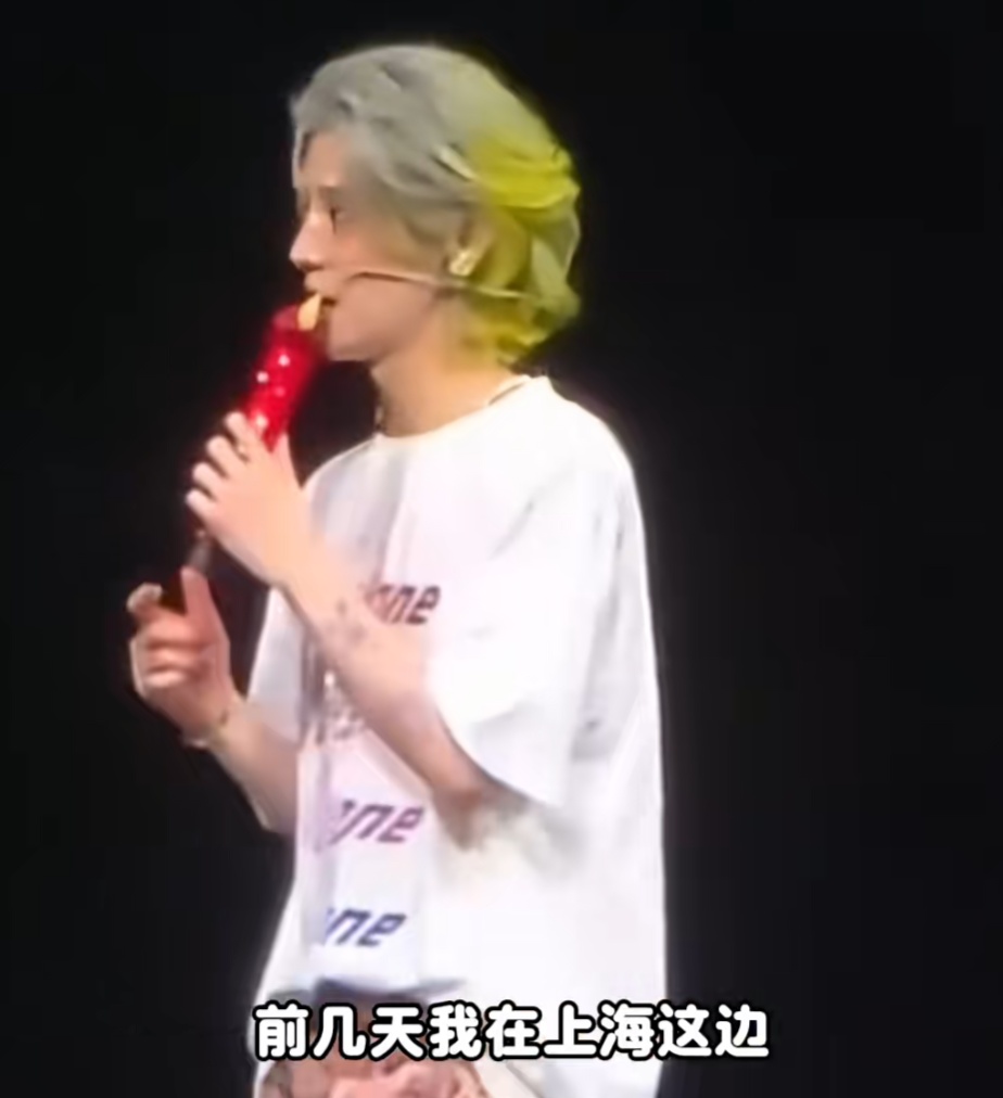 突然爆火！知名男歌手一到上海就直奔这里！很多人看后眼角泛红...