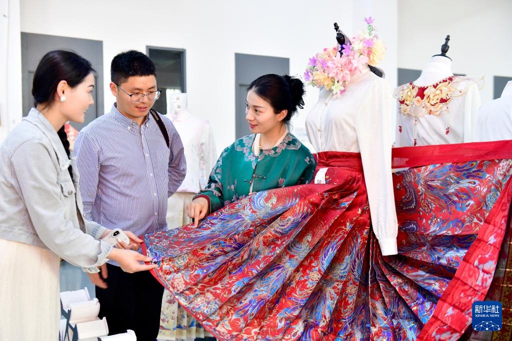 中国之城丨山东菏泽：黄河臂弯里的水韵花城