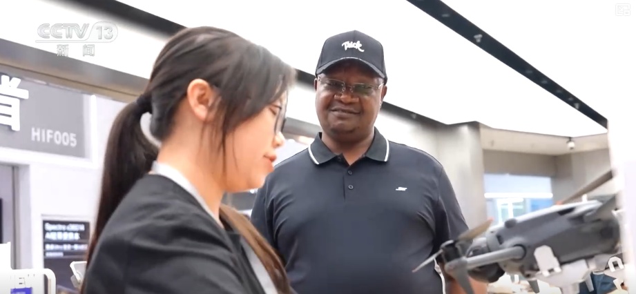 “设备+软件+内容”解锁新“视”界 中国智造脱颖而出“圈粉”海外消费者 “设备+软件+内容”解锁新“视”界 中国智造脱颖而出“圈粉”海外消费者