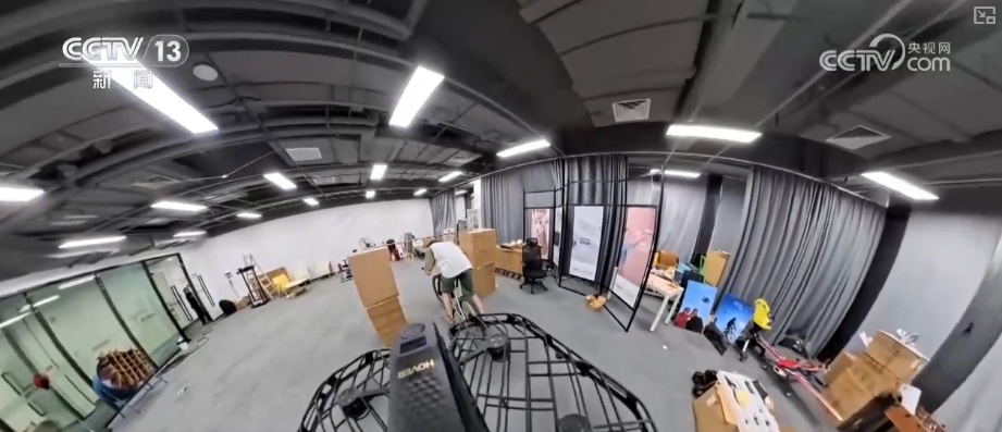 “设备+软件+内容”解锁新“视”界 中国智造脱颖而出“圈粉”海外消费者 “设备+软件+内容”解锁新“视”界 中国智造脱颖而出“圈粉”海外消费者