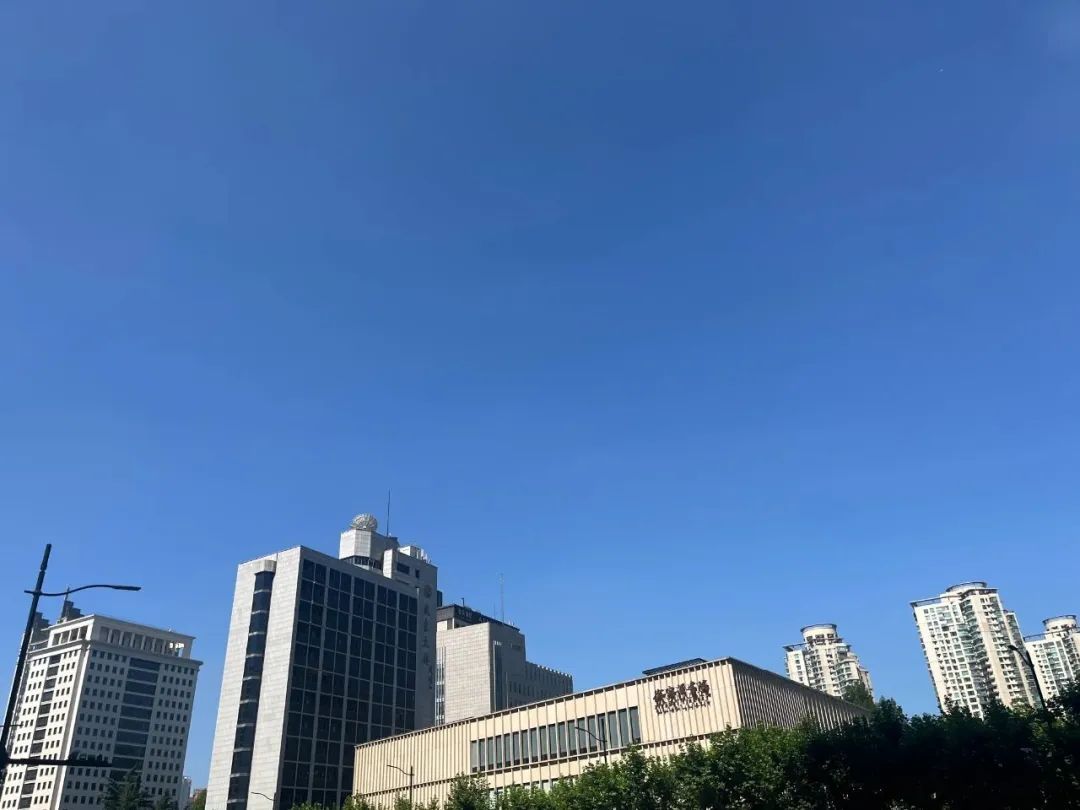 上海晴热加码,双休日直冲40℃!“夏季典型病人”涌现,有人险些丢命,医生提醒→ 上海晴热加码,双休日直冲40℃!“夏季典型病人”涌现,有人险些丢命,医生提醒→