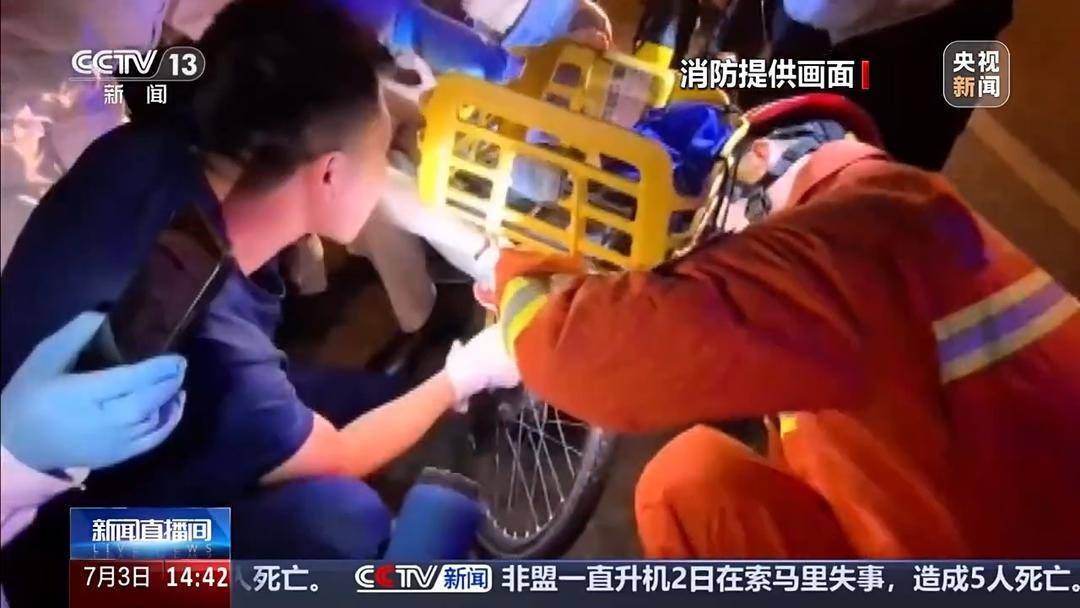 不安全且违规!共享单车加装事故频发 消防实测“带娃神器”→ 不安全且违规!共享单车加装事故频发 消防实测“带娃神器”→