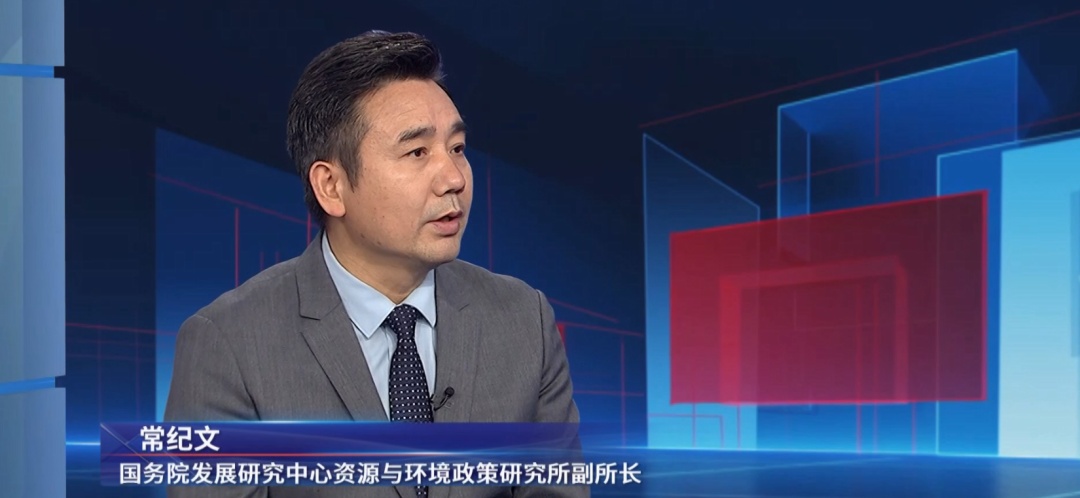 除草工人陆续中毒，喷洒的农药内竟含有百草枯……