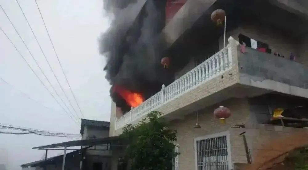 下雨天也容易“走火”?湿+电=危险! 下雨天也容易“走火”?湿+电=危险!