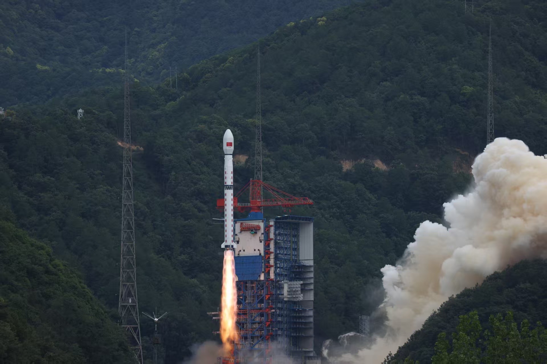 祝贺!我国成功发射试验二十八号B星01星 祝贺!我国成功发射试验二十八号B星01星